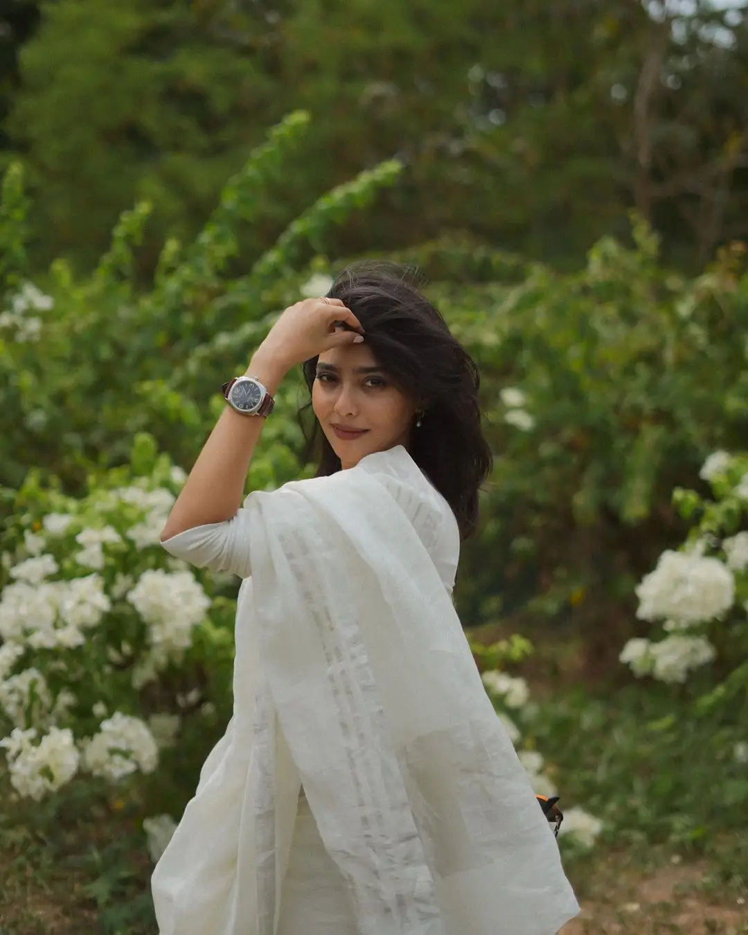 Tamil Actress Aishwarya Lekshmi in White Color Saree Blouse